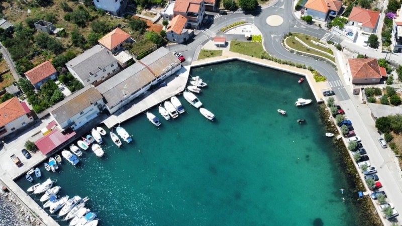 Javni natječaj za davanje u zakup dijela prostora zgrade u Batalaži