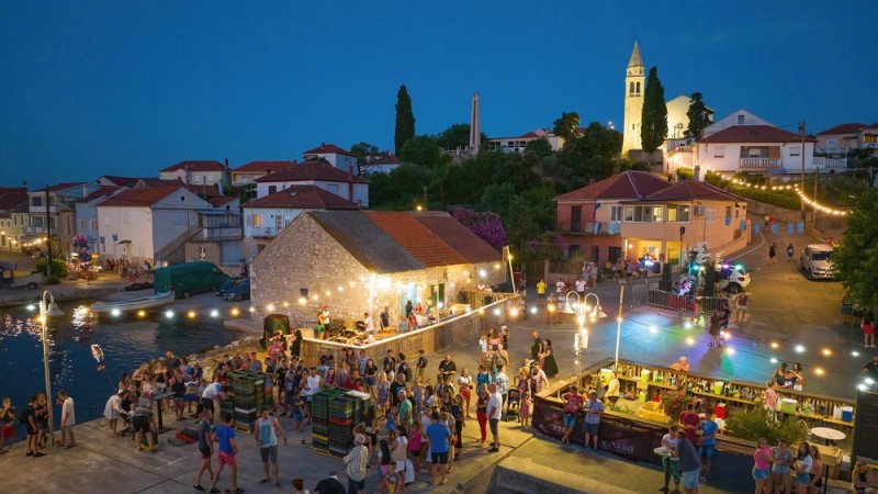 Javni natječaj za davanje u zakup javnih površina prilikom održavanja Kualjskih ribarskih noći - Tunuare, 7. - 9. kolovoza 2025.
